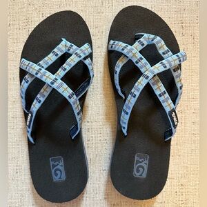 Teva Mush OLOWAHU flip flips. Brand new but tags removed